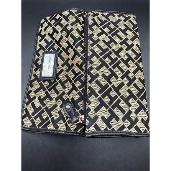 Tommy Hilfiger Women's Wallet Clutch Signature Monogram Black Beige Snap Closure - Picture 7 of 11